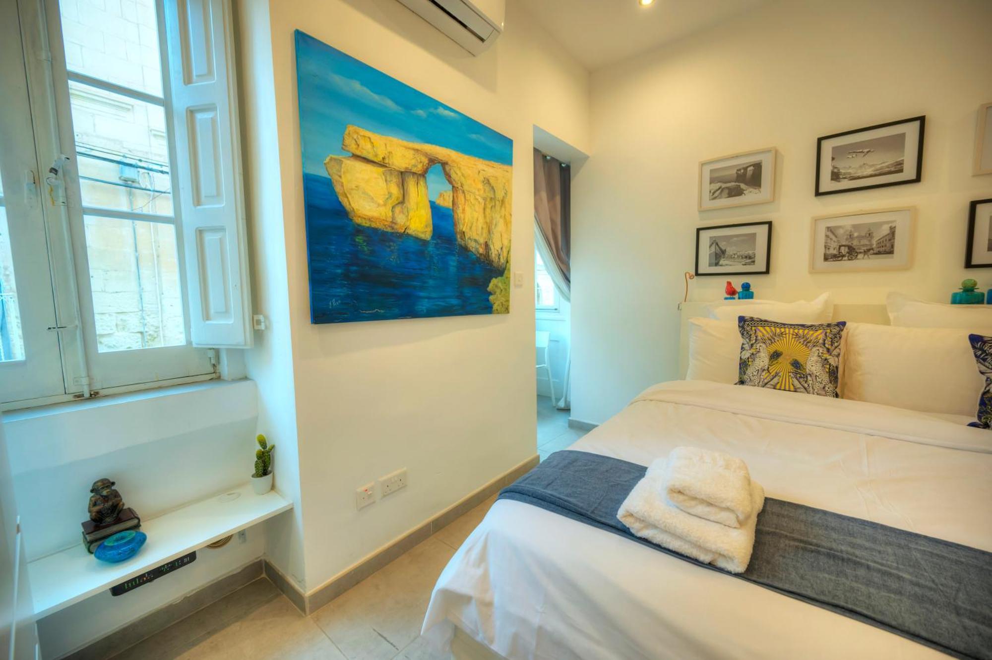Seaview Sliema 30 Seconds To High Street & Ferry, 2X Double En-Suite Bedrooms, Modern Whole Traditional Townhouse, Kitchen, Living Area, & Roof Terrace Екстериор снимка