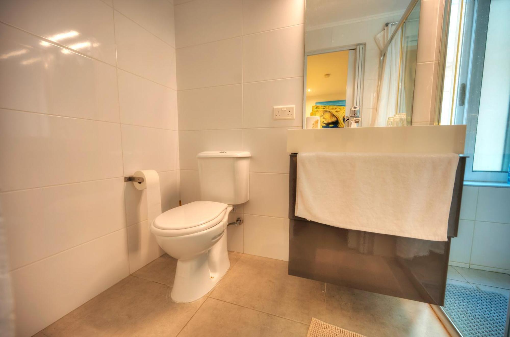 Seaview Sliema 30 Seconds To High Street & Ferry, 2X Double En-Suite Bedrooms, Modern Whole Traditional Townhouse, Kitchen, Living Area, & Roof Terrace Екстериор снимка