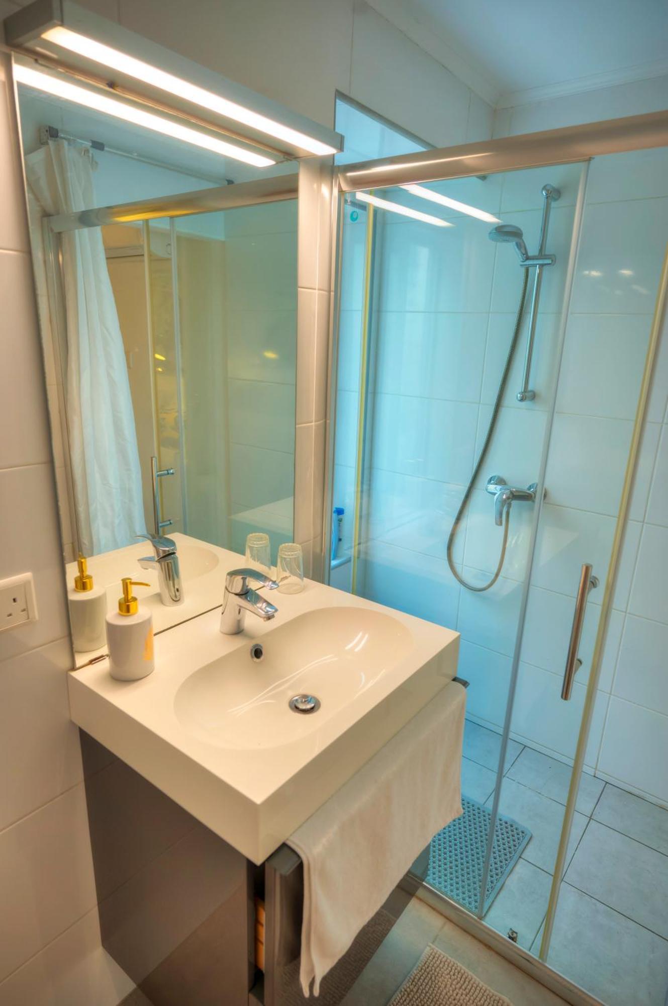 Seaview Sliema 30 Seconds To High Street & Ferry, 2X Double En-Suite Bedrooms, Modern Whole Traditional Townhouse, Kitchen, Living Area, & Roof Terrace Екстериор снимка