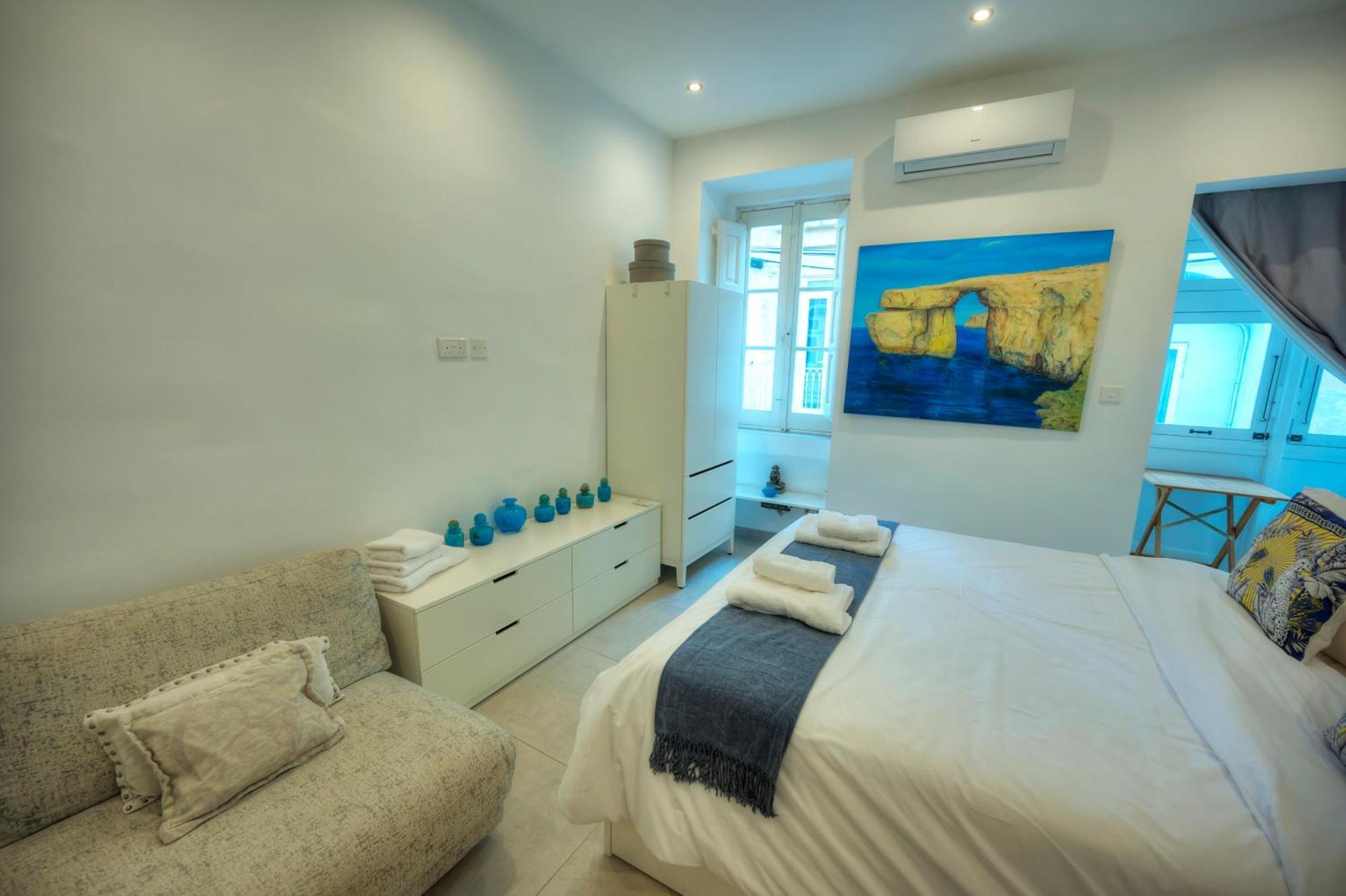 Seaview Sliema 30 Seconds To High Street & Ferry, 2X Double En-Suite Bedrooms, Modern Whole Traditional Townhouse, Kitchen, Living Area, & Roof Terrace Екстериор снимка
