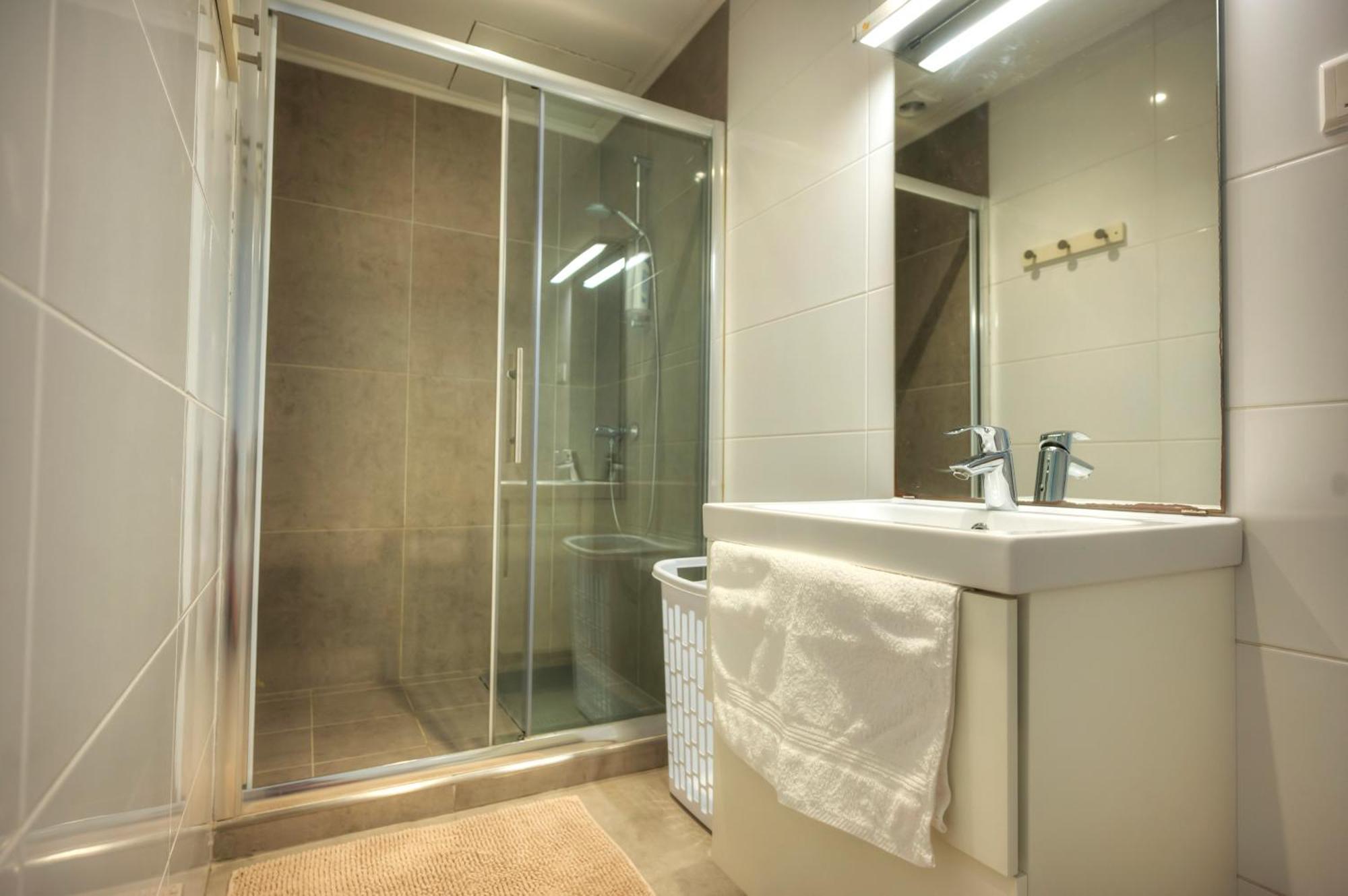 Seaview Sliema 30 Seconds To High Street & Ferry, 2X Double En-Suite Bedrooms, Modern Whole Traditional Townhouse, Kitchen, Living Area, & Roof Terrace Екстериор снимка